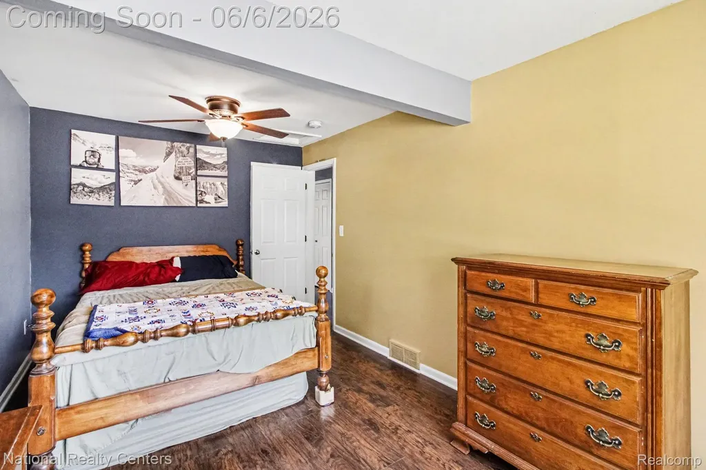 166 W Brickley Avenue Hazel Park City MI 48030