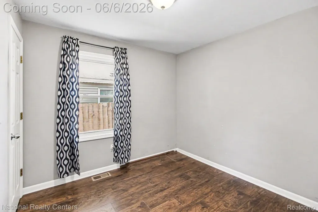 166 W Brickley Avenue Hazel Park City MI 48030