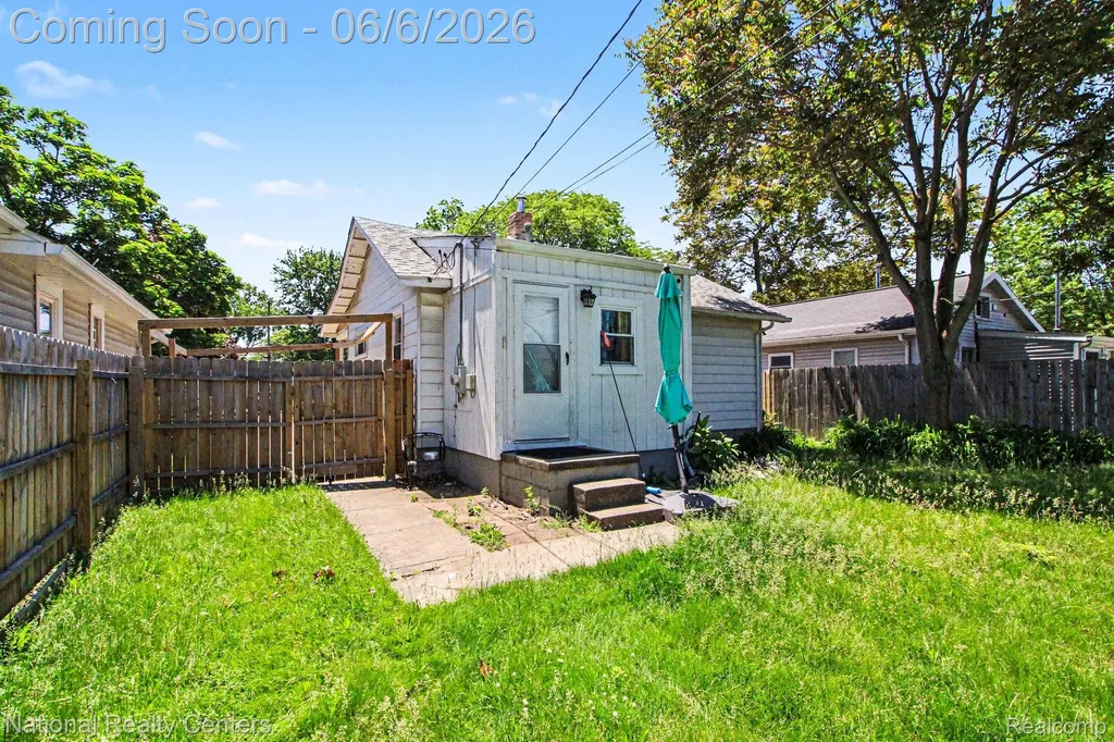 166 W Brickley Avenue Hazel Park City MI 48030