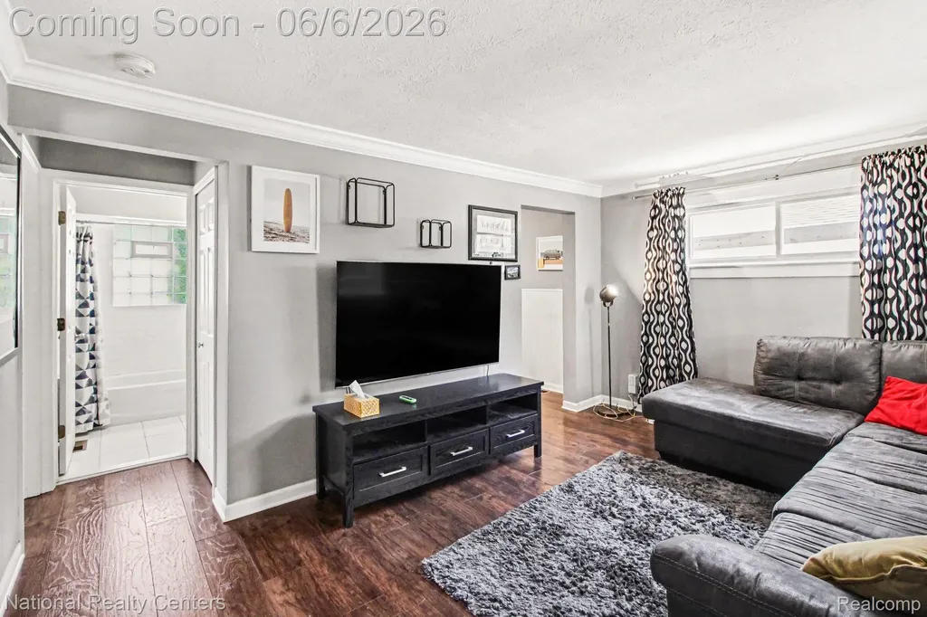 166 W Brickley Avenue Hazel Park City MI 48030