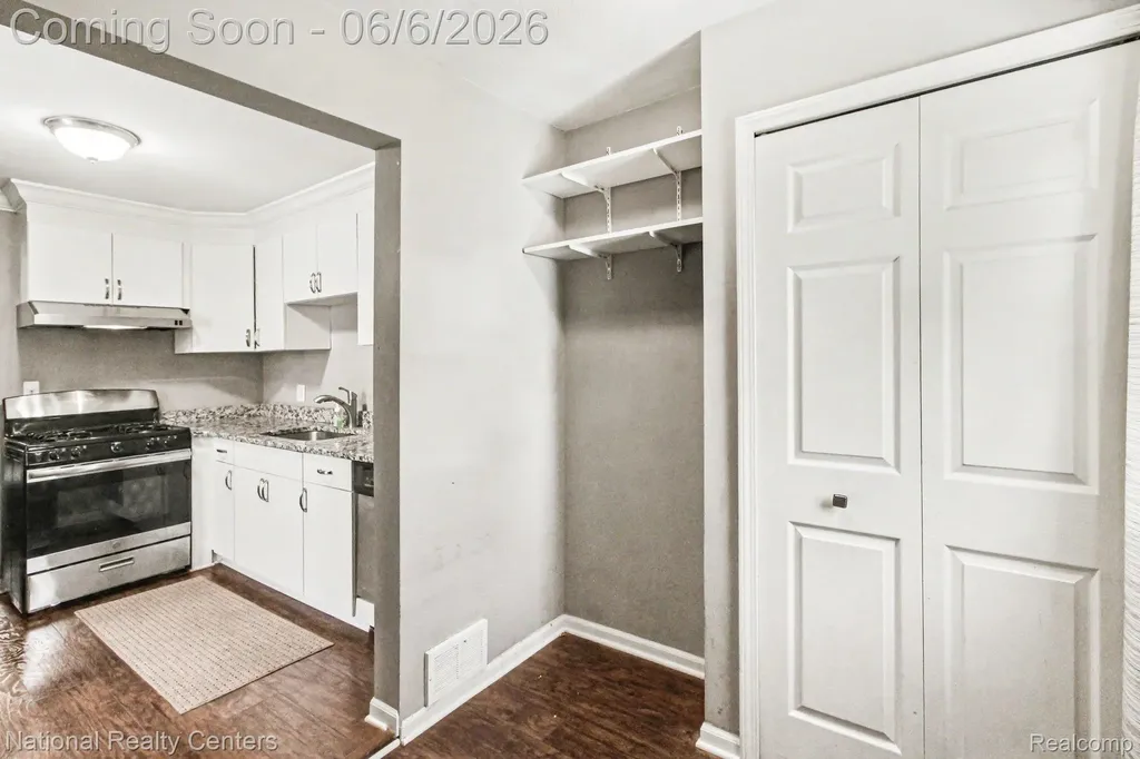 166 W Brickley Avenue Hazel Park City MI 48030