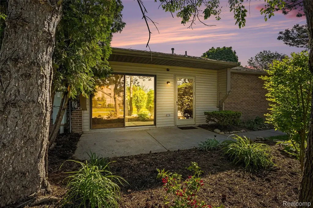 314 Spring Brooke Drive Brighton City MI 48116