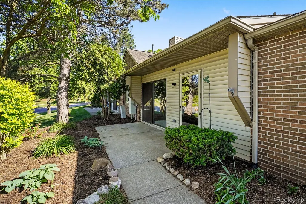 314 Spring Brooke Drive Brighton City MI 48116