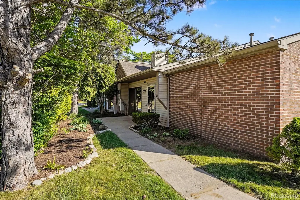 314 Spring Brooke Drive Brighton City MI 48116