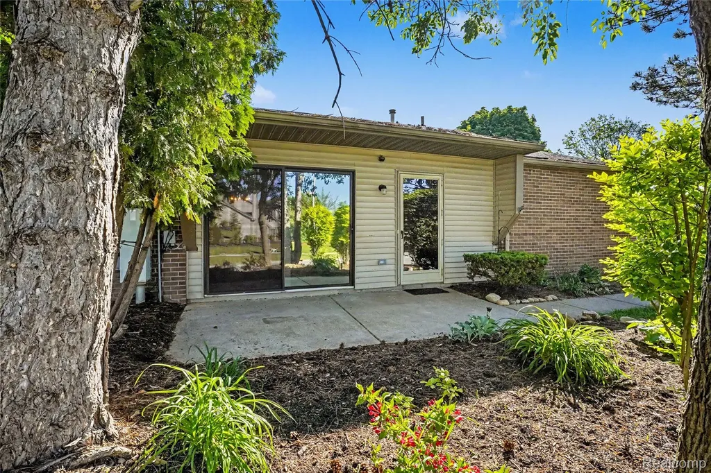 314 Spring Brooke Drive Brighton City MI 48116