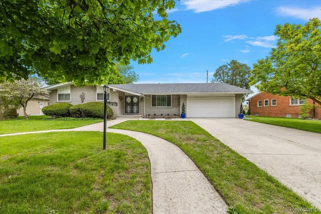 17141 Westhampton Road Southfield City MI 48075