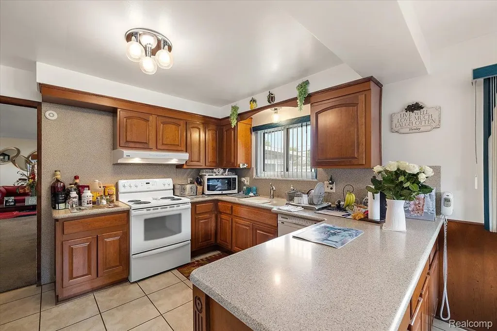 17141 Westhampton Road Southfield City MI 48075