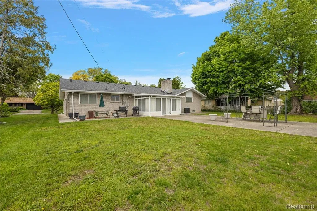 17141 Westhampton Road Southfield City MI 48075