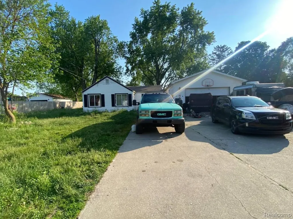 5632 Hughes Road Lansing City MI 48911
