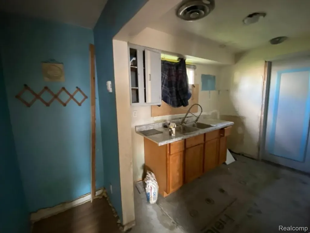 5632 Hughes Road Lansing City MI 48911
