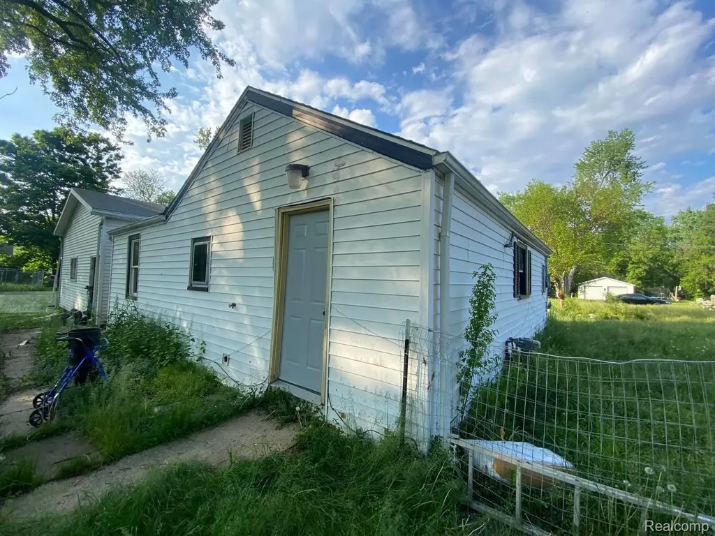 5632 Hughes Road Lansing City MI 48911