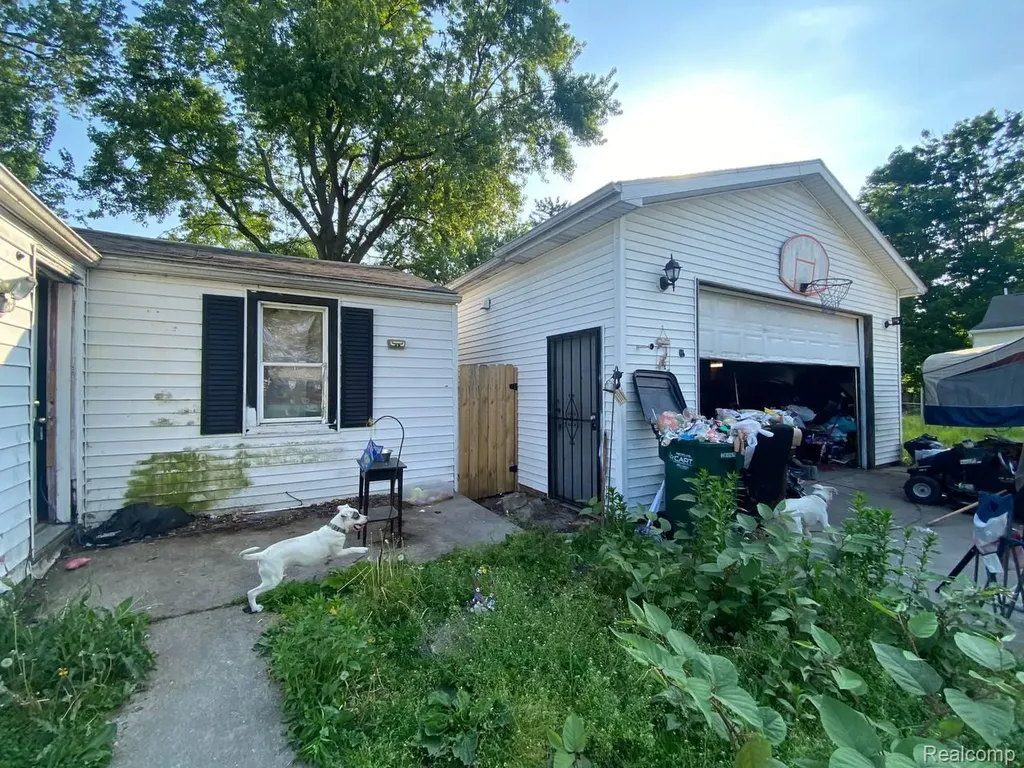 5632 Hughes Road Lansing City MI 48911