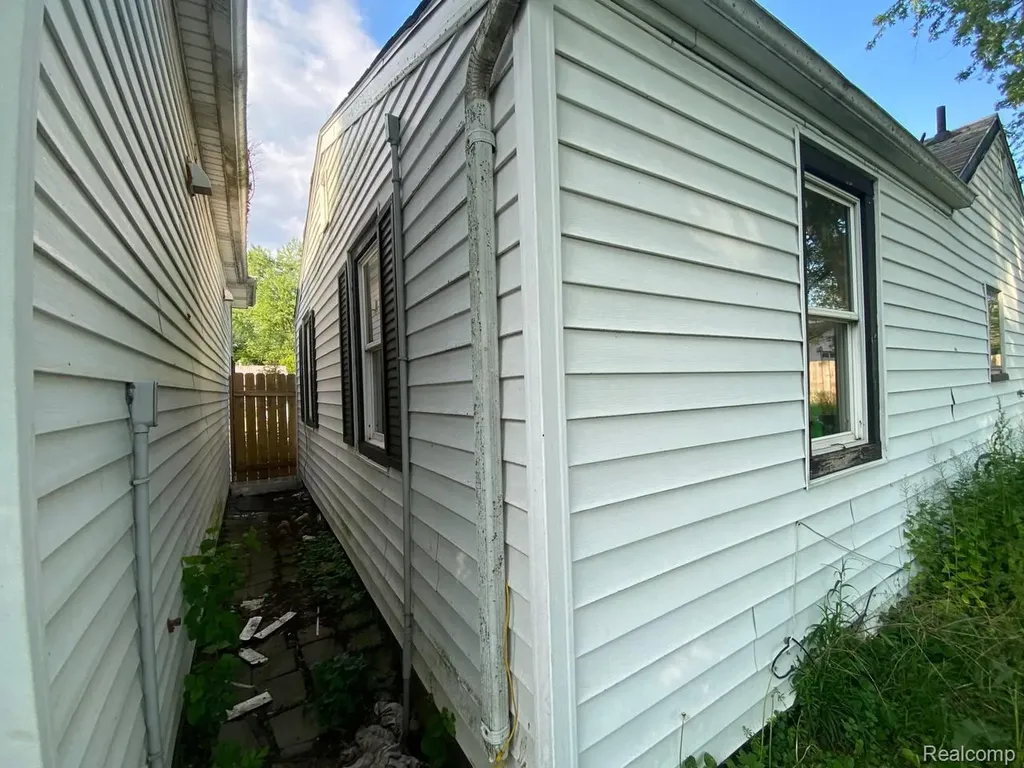 5632 Hughes Road Lansing City MI 48911