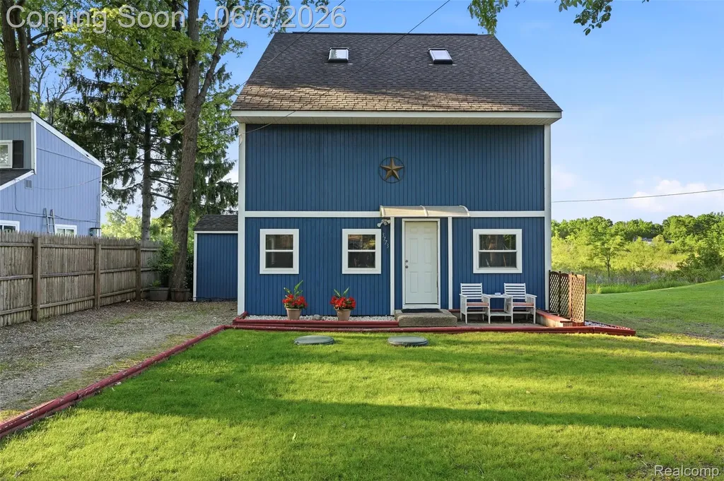 3773 Navarra Avenue White Lake Charter Township MI 48383