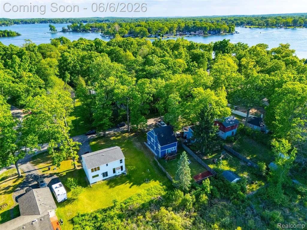 3773 Navarra Avenue White Lake Charter Township MI 48383