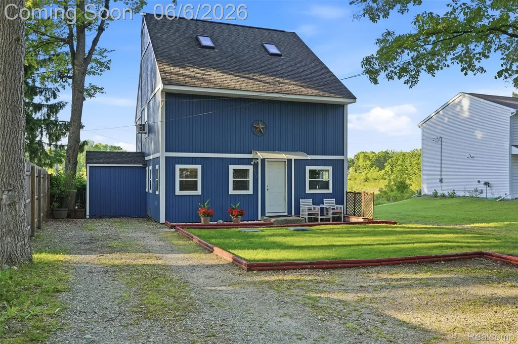 3773 Navarra Avenue White Lake Charter Township MI 48383