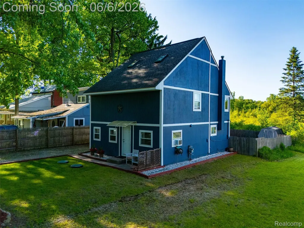 3773 Navarra Avenue White Lake Charter Township MI 48383