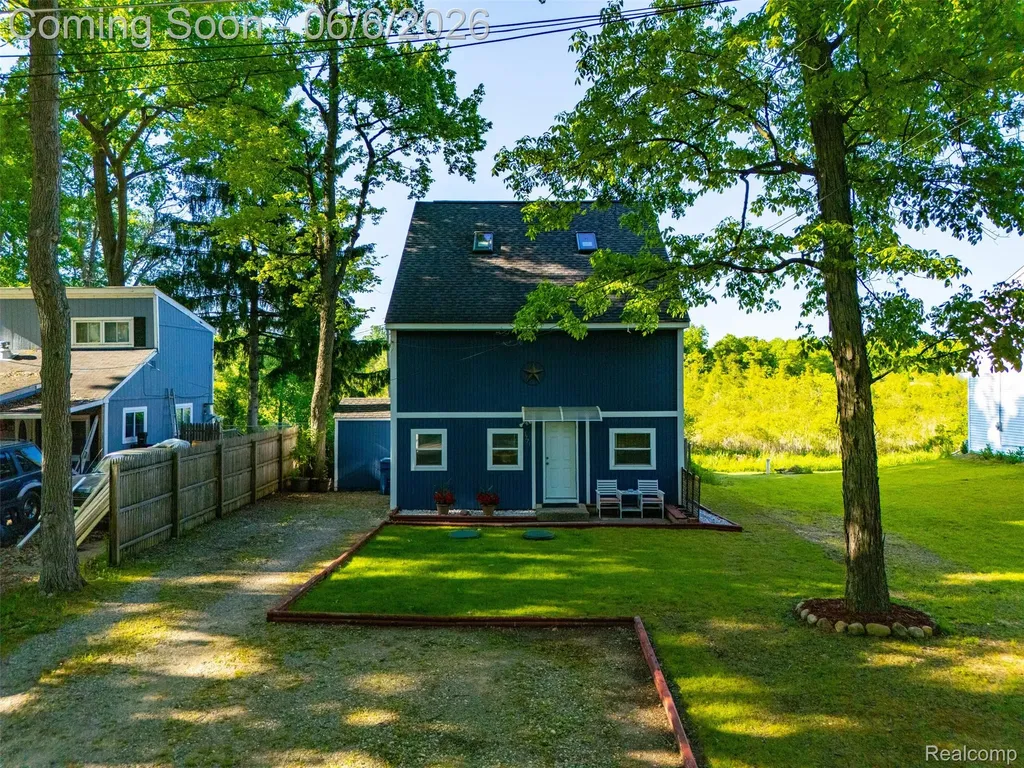 3773 Navarra Avenue White Lake Charter Township MI 48383