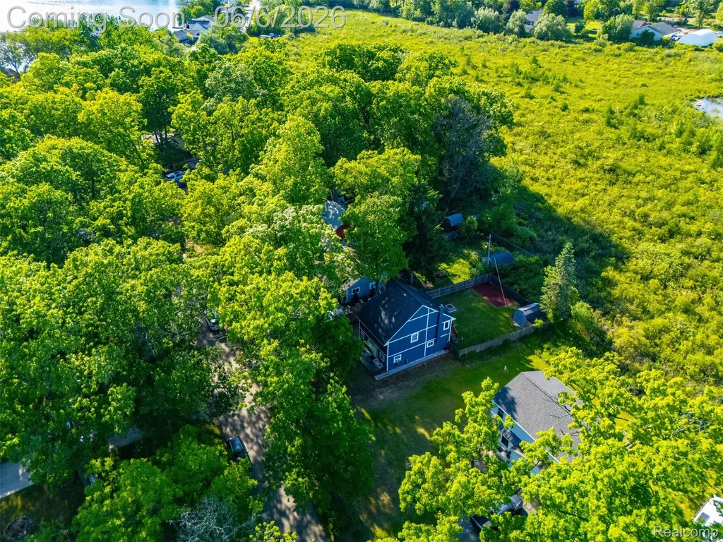 3773 Navarra Avenue White Lake Charter Township MI 48383