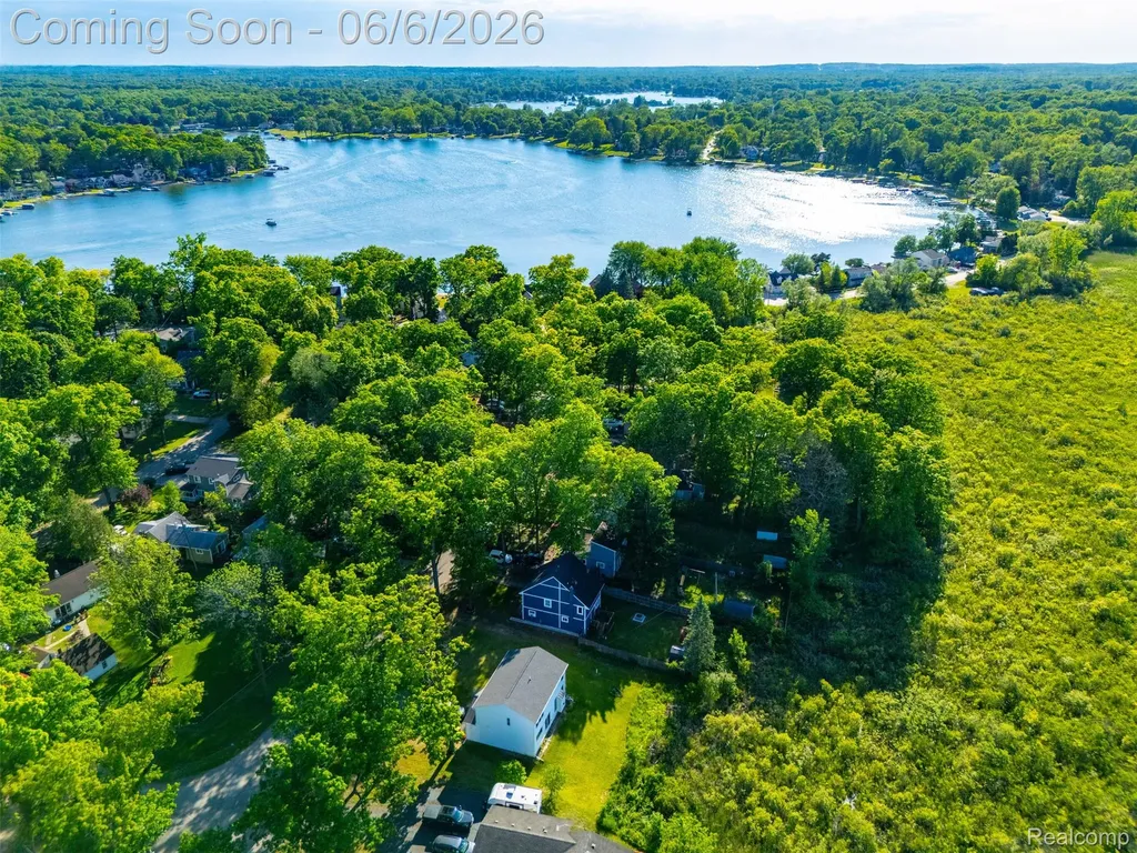3773 Navarra Avenue White Lake Charter Township MI 48383