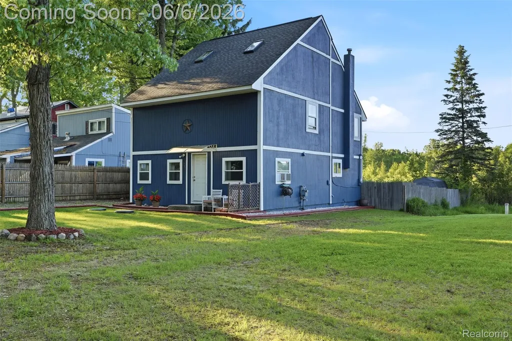 3773 Navarra Avenue White Lake Charter Township MI 48383