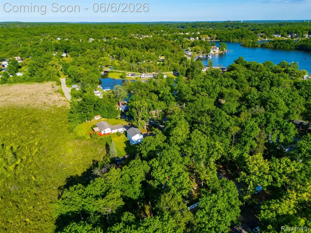 3773 Navarra Avenue White Lake Charter Township MI 48383