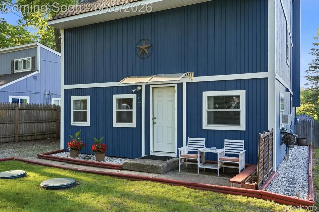 3773 Navarra Avenue White Lake Charter Township MI 48383