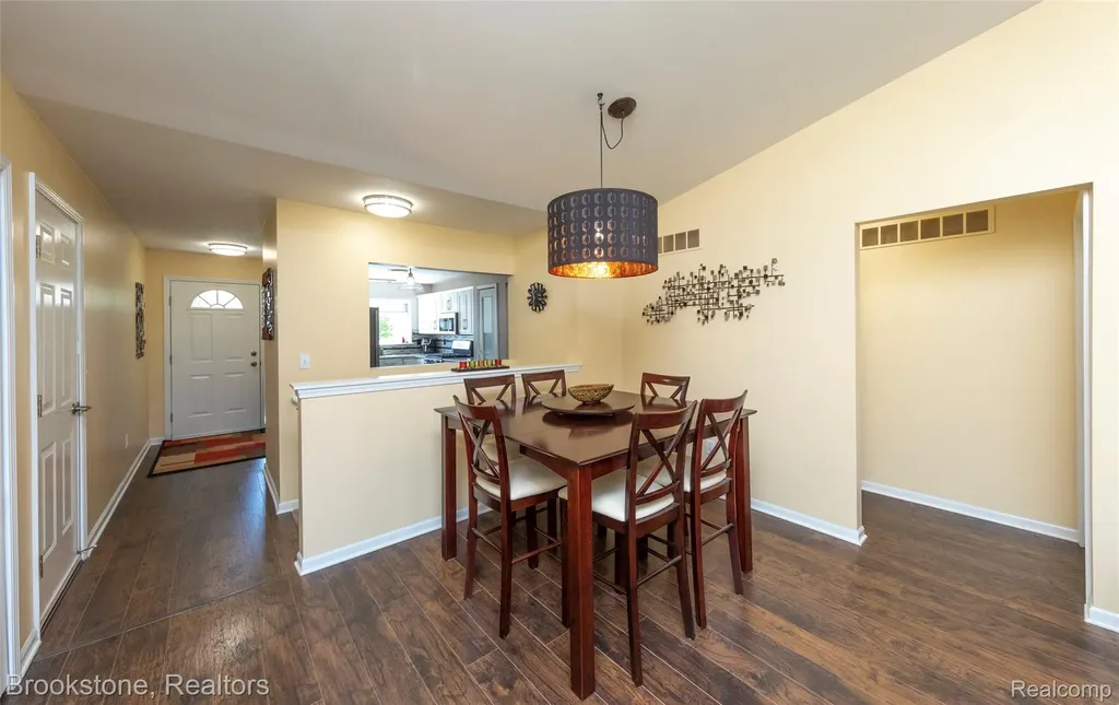 30008 Gregory Mundy Township MI 48439