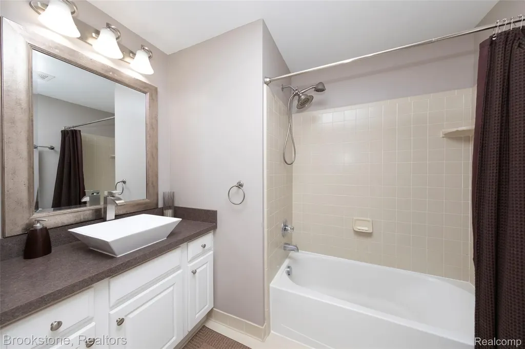 30008 Gregory Mundy Township MI 48439