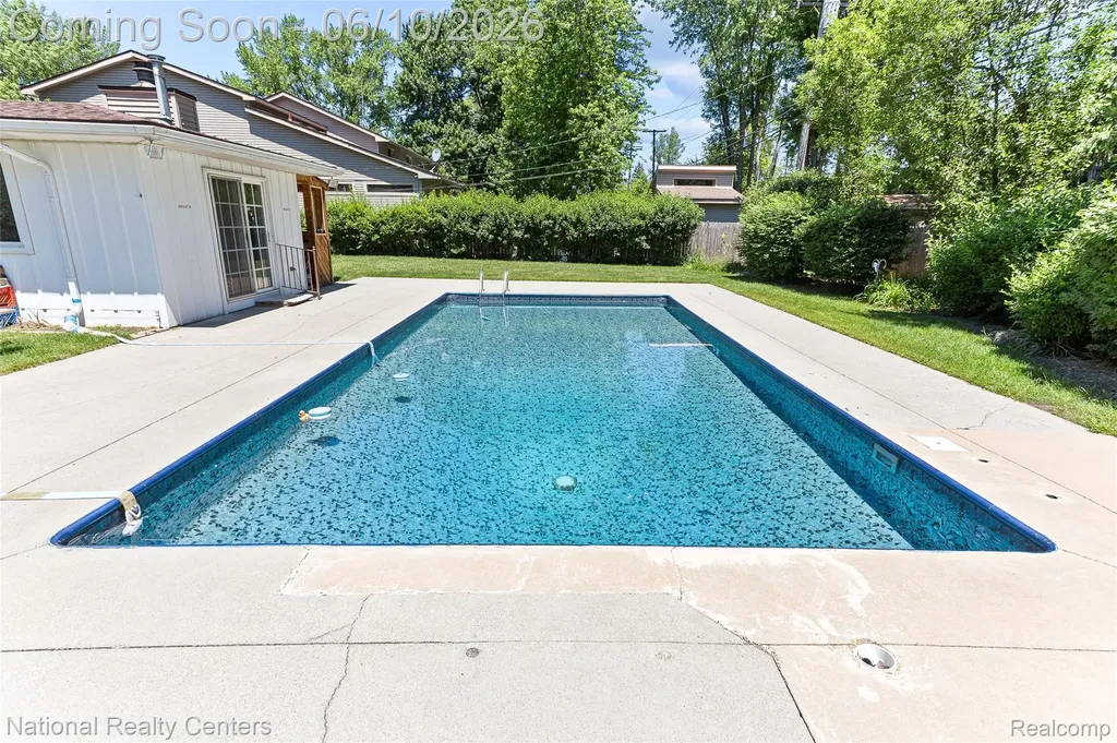 23950 Meadowbrook Road Novi City MI 48375