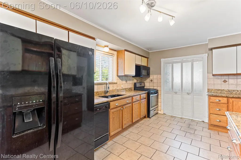 23950 Meadowbrook Road Novi City MI 48375