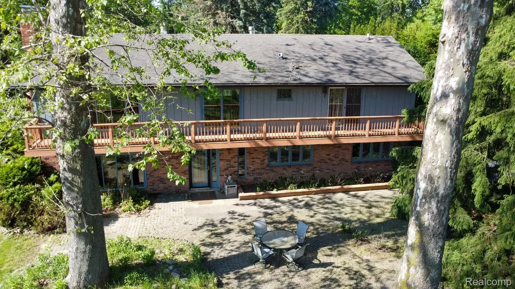 6084 Upper Straits Boulevard West Bloomfield Charter Township MI 48324