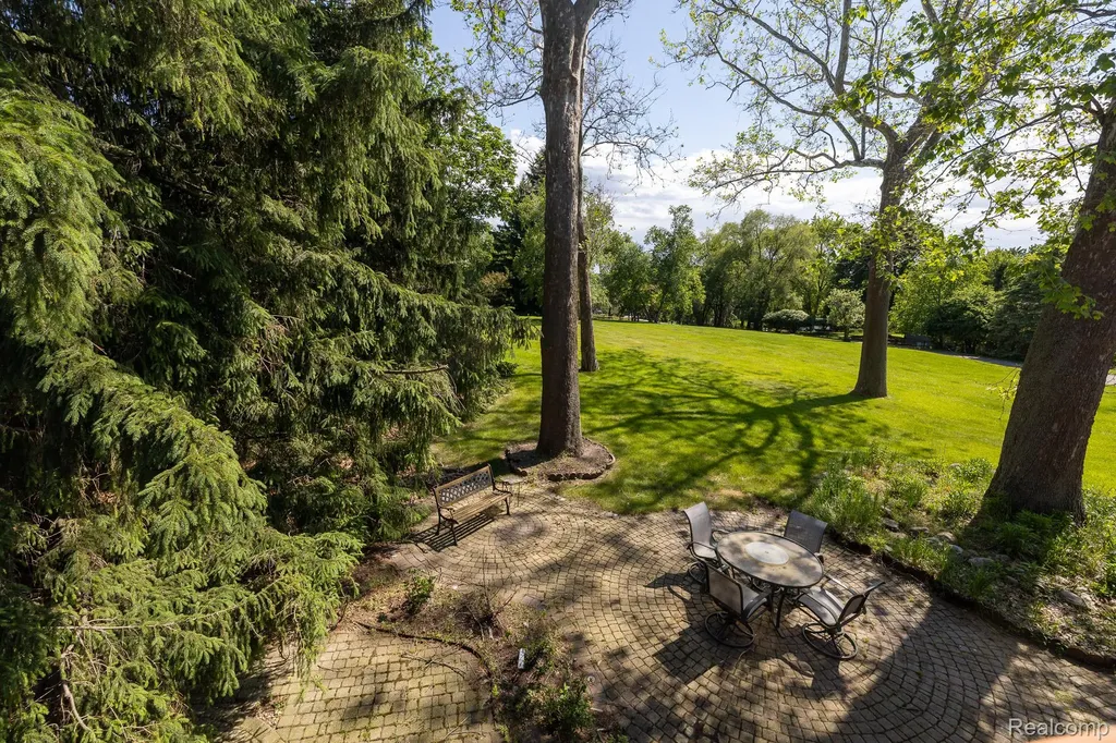 6084 Upper Straits Boulevard West Bloomfield Charter Township MI 48324
