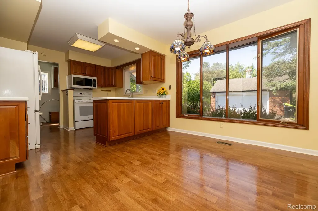 6084 Upper Straits Boulevard West Bloomfield Charter Township MI 48324