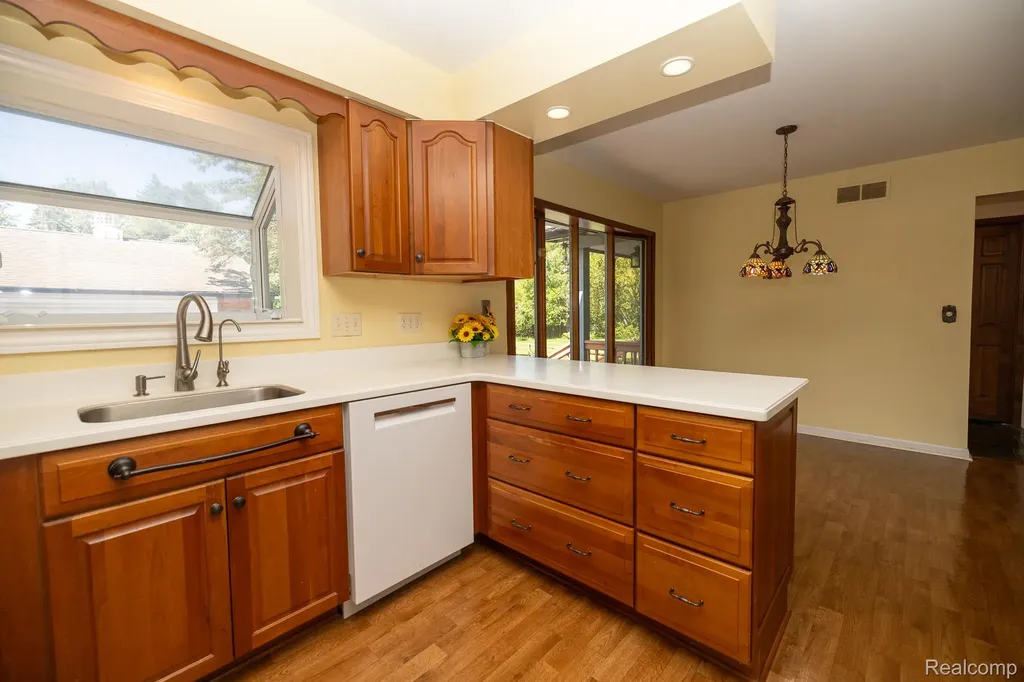 6084 Upper Straits Boulevard West Bloomfield Charter Township MI 48324