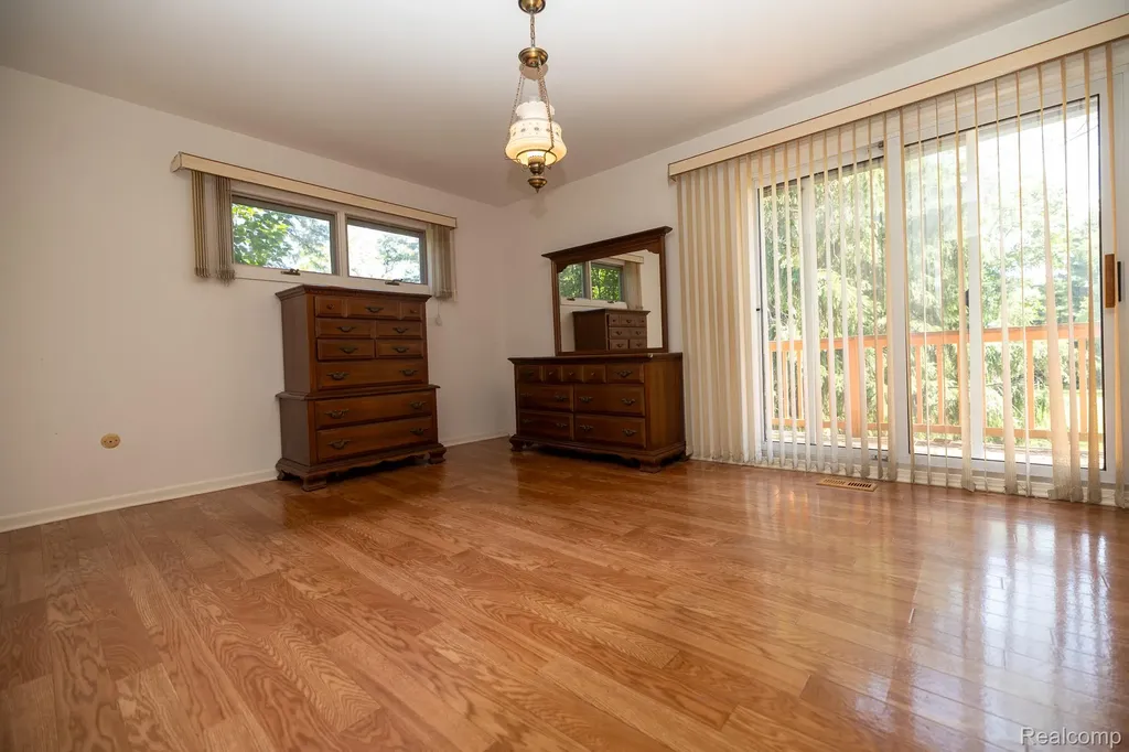 6084 Upper Straits Boulevard West Bloomfield Charter Township MI 48324