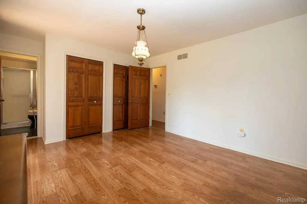 6084 Upper Straits Boulevard West Bloomfield Charter Township MI 48324