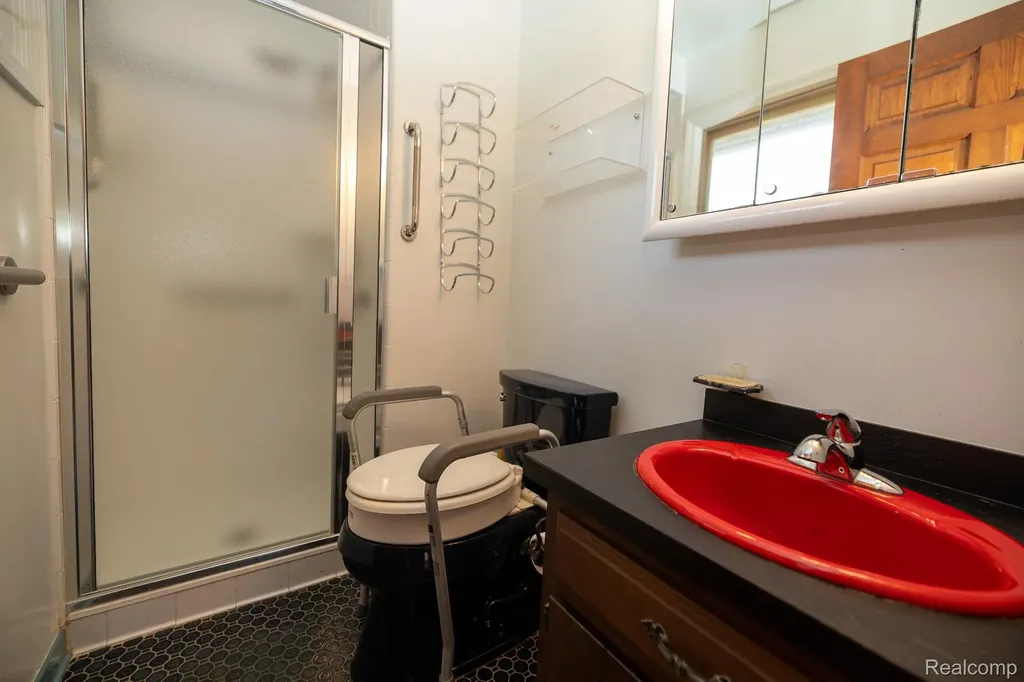 6084 Upper Straits Boulevard West Bloomfield Charter Township MI 48324