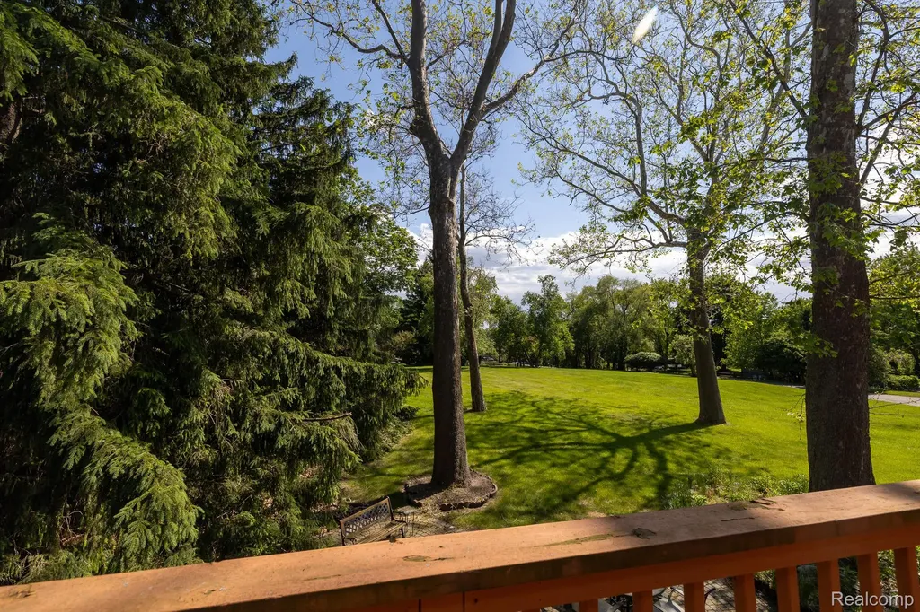 6084 Upper Straits Boulevard West Bloomfield Charter Township MI 48324