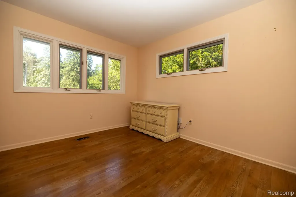 6084 Upper Straits Boulevard West Bloomfield Charter Township MI 48324