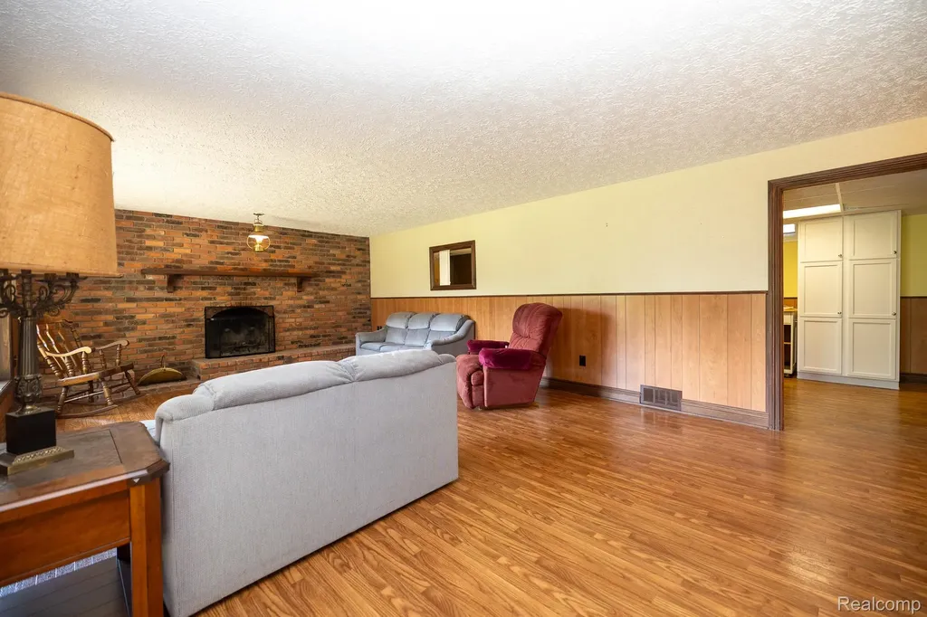 6084 Upper Straits Boulevard West Bloomfield Charter Township MI 48324