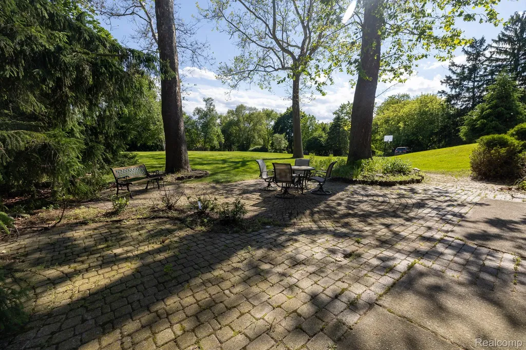 6084 Upper Straits Boulevard West Bloomfield Charter Township MI 48324