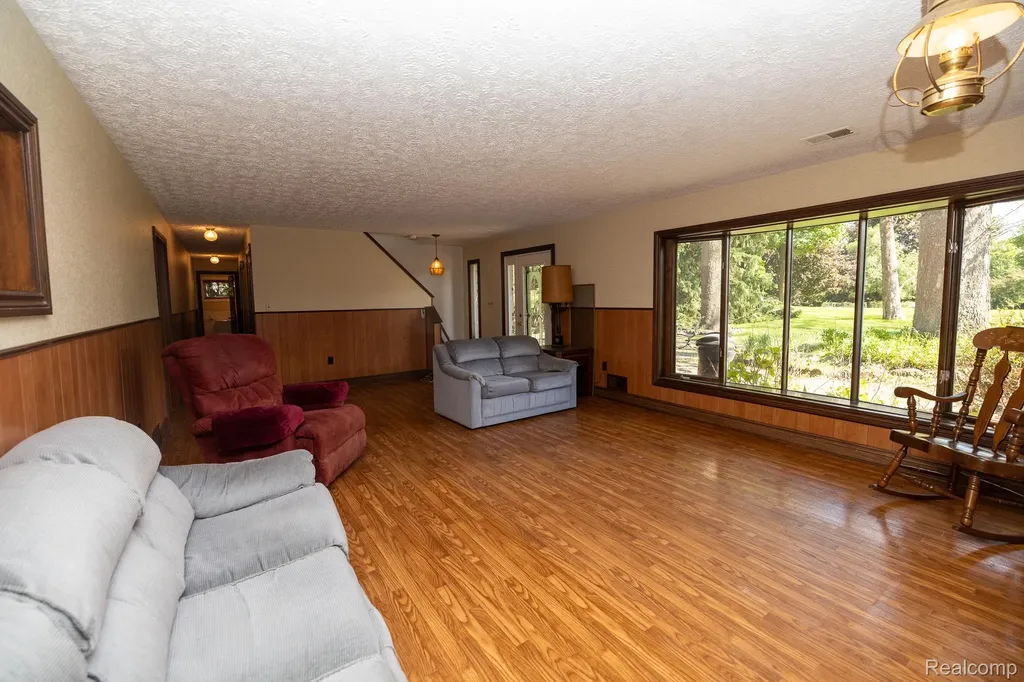 6084 Upper Straits Boulevard West Bloomfield Charter Township MI 48324