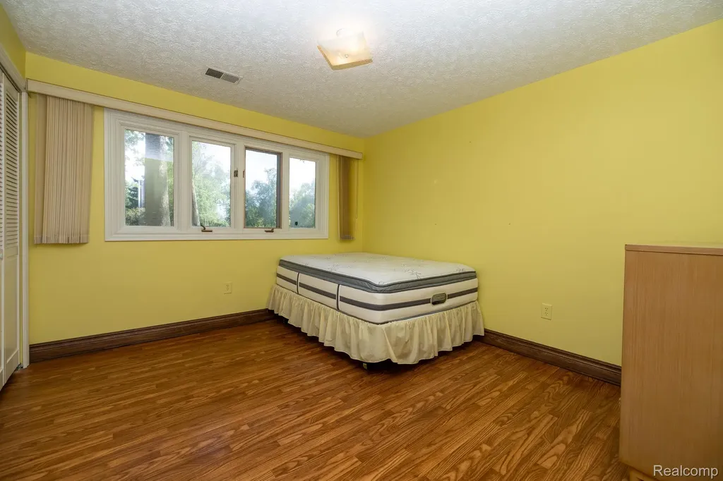 6084 Upper Straits Boulevard West Bloomfield Charter Township MI 48324