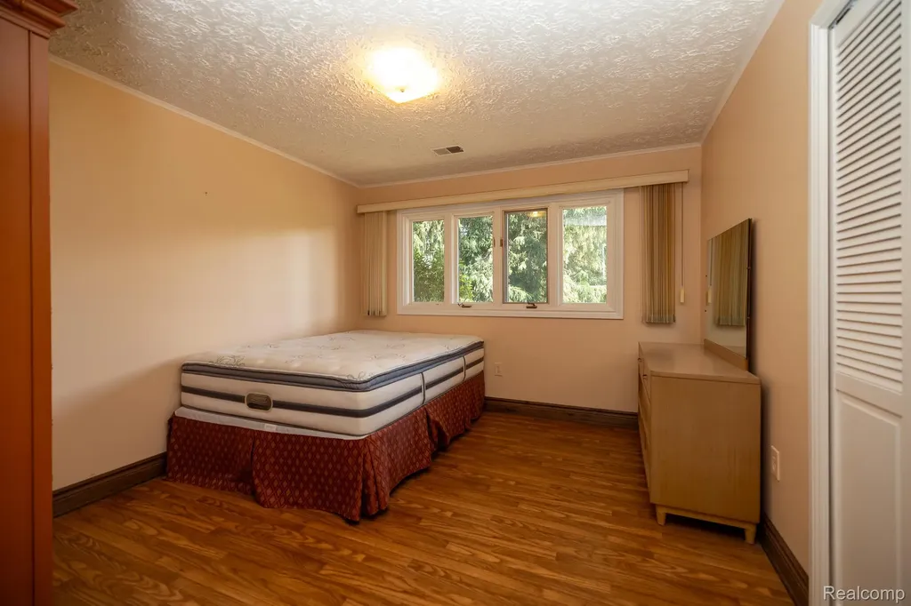 6084 Upper Straits Boulevard West Bloomfield Charter Township MI 48324