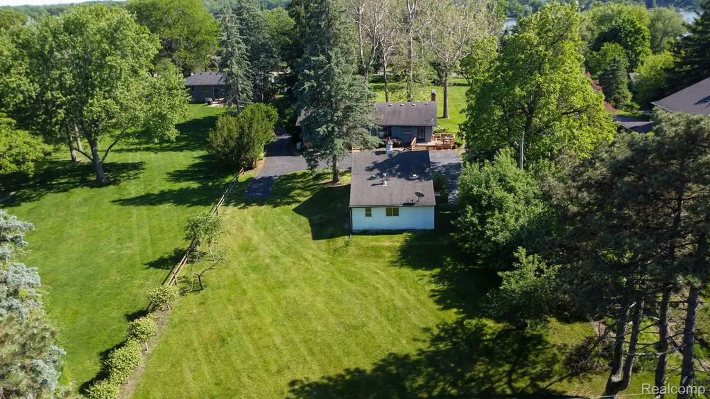 6084 Upper Straits Boulevard West Bloomfield Charter Township MI 48324