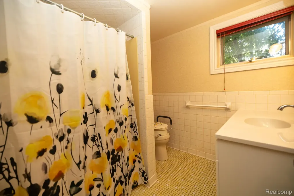 6084 Upper Straits Boulevard West Bloomfield Charter Township MI 48324
