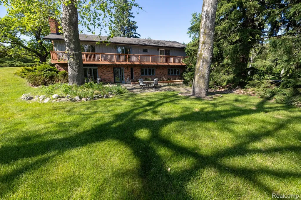 6084 Upper Straits Boulevard West Bloomfield Charter Township MI 48324