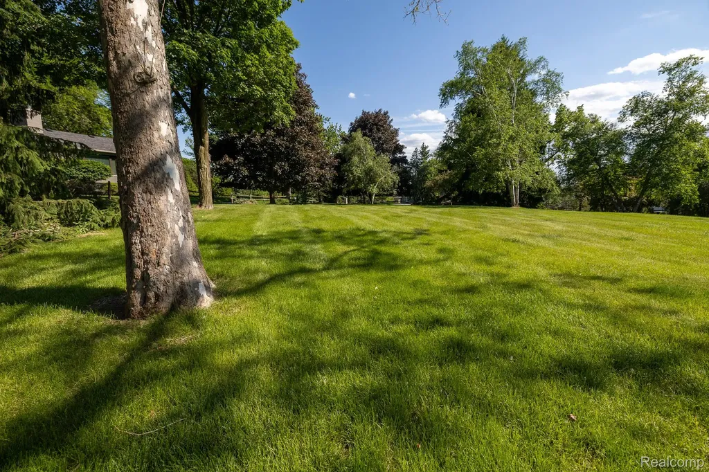 6084 Upper Straits Boulevard West Bloomfield Charter Township MI 48324