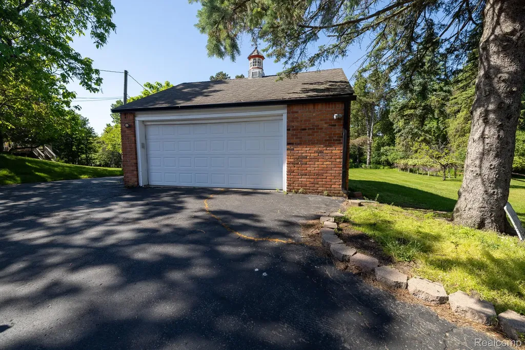 6084 Upper Straits Boulevard West Bloomfield Charter Township MI 48324